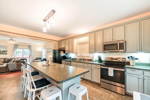 Lakeside retreat with a firepit, dock, deck, hot tub, pool table - dog friendly