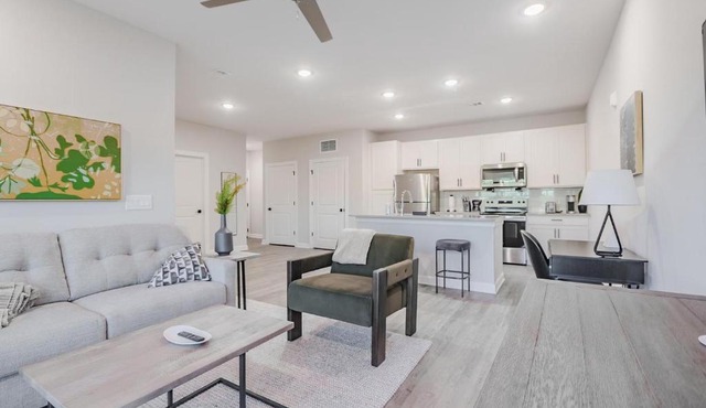 Landing Amazing 1BD Pool