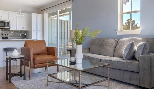 Landing | Beautiful 1BD, Pool, Clubhouse