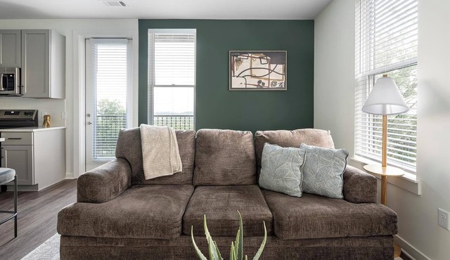 Landing | Beautiful 2BD, Clubhouse, Gym