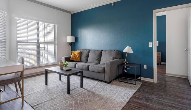 Landing | Chic 2BD, Gym