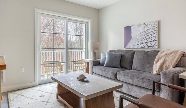 Landing | Chic 2BD, Yoga Studio, Gym