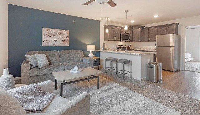 Landing | Modern 1BD, Clubhouse, Pool