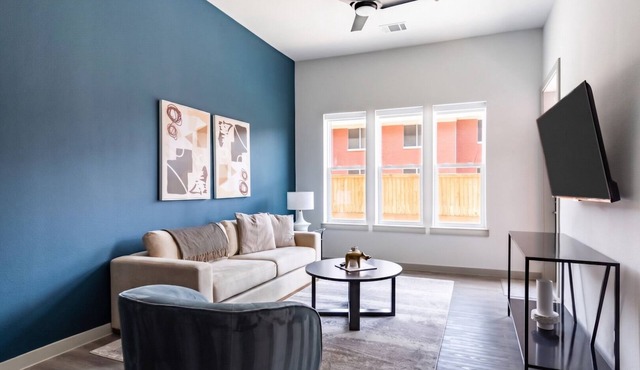 Landing | Modern 1BD, Gym, Courtyard