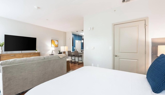 Landing | Modern 1BD in South End Stratford