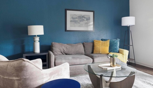 Landing | Modern 2BD, Tennis Court, Gym