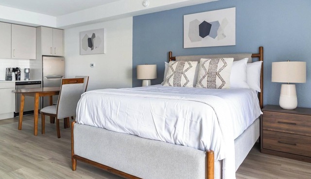 Landing | Modern Studio, Yoga Studio, Courtyard