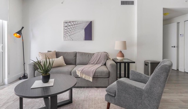 Landing | Spectacular 2BD, Gym