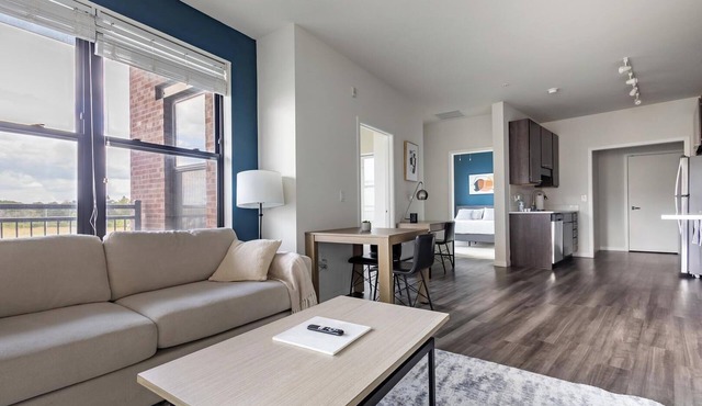 Landing | Stunning 2BD, Gym, Clubhouse