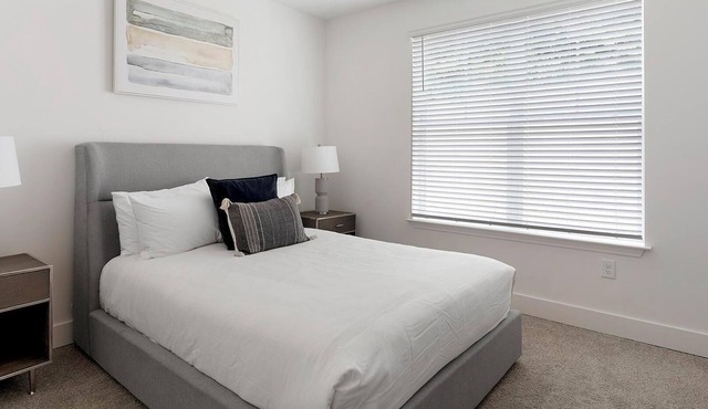Landing | Stunning 2BD, Pool, Gym