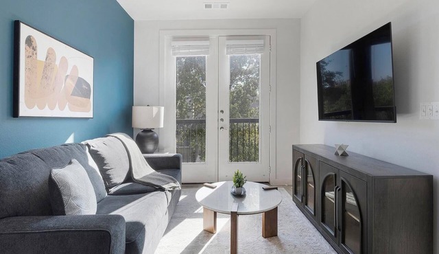 Landing | Stylish 1BD, Gym, Pool