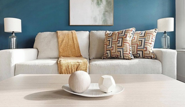 Landing | Stylish 2BD, Pool, Gym