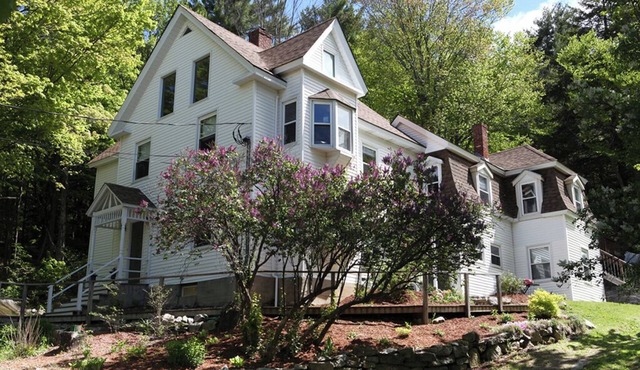 Large apartment within walking distance to Sunapee Harbor