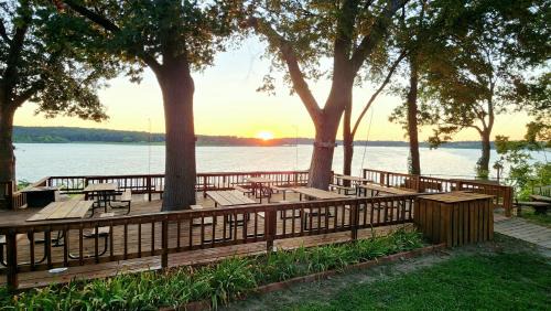 Lee's Grand Lake Resort Cabin 4