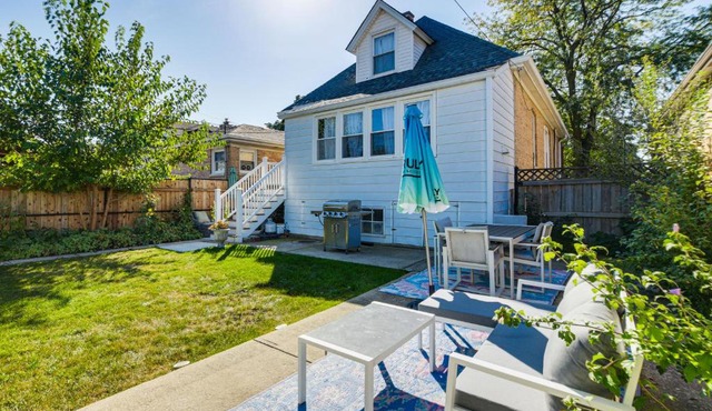 Logan Square Urban Oasis: 2 Mi to Local Hotspots!