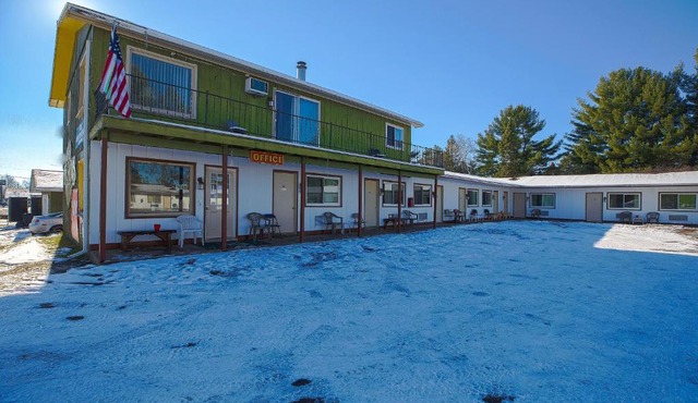 Love Hotels Tomahawk by OYO at Lake Mohawksin WI