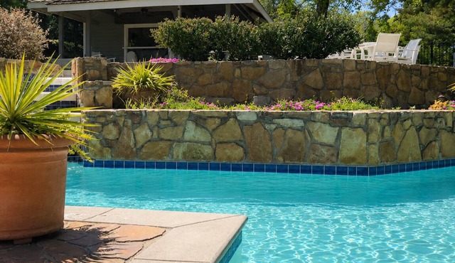 Lovely 2-bedroom condo with AC in peaceful Norcross
