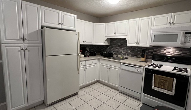 Lovely 2bdr condo