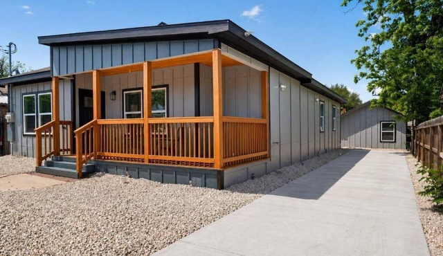 Lovely and Stylish Modern Home Near Downtown