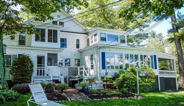 Lovely studio within lakefront lodge w/ fast WiFi, & kitchenette
