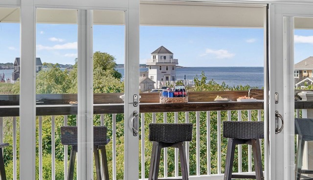 Luxe Ocean Views Game Loft HotTub Slps 12 in Scituate