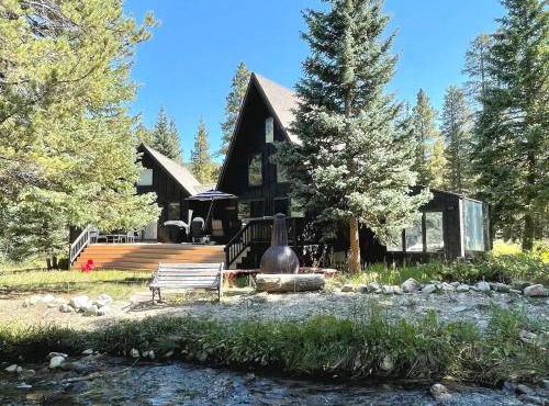 Luxury A-Frame with Hot Tub for Dreamy Vacations in Colorado