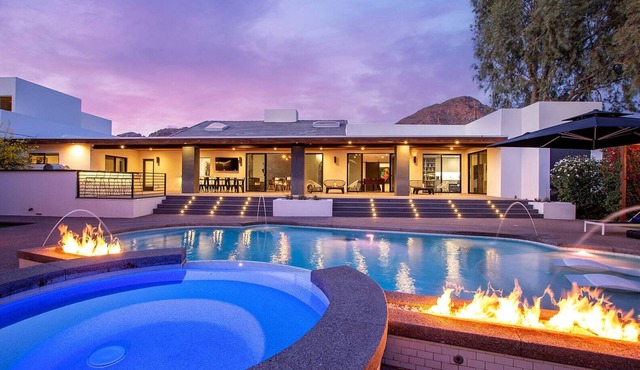 Luxury Camelback Mountain Views, Theater, Sauna, Heated Pool, Spa in Phoenix