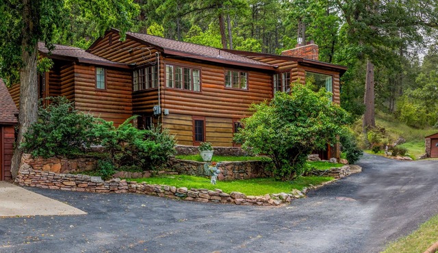 Luxury Creekside Icon