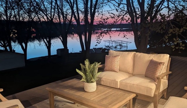 Luxury Lakefront Escape