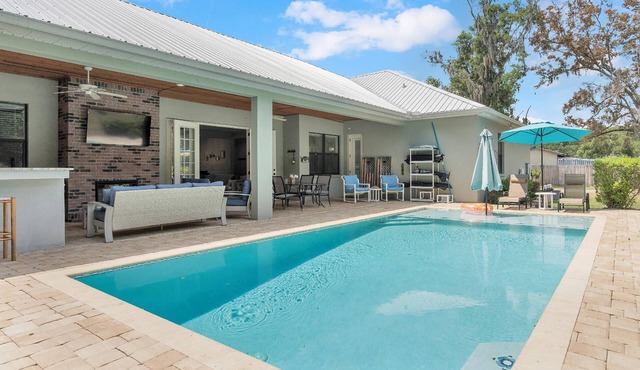 Luxury Lakeland Retreat | Heated Salt Pool, Outdoor Kitchen & Firepit | Pet-Friendly Yard