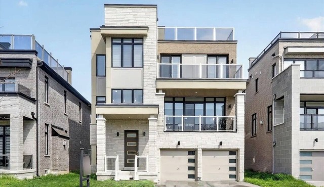 Luxury Waterfront Retreat | Walk to Beach | Sleeps 16 in Clarington