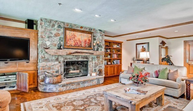 McCoy Peak 101 - 4 Bedroom Residence