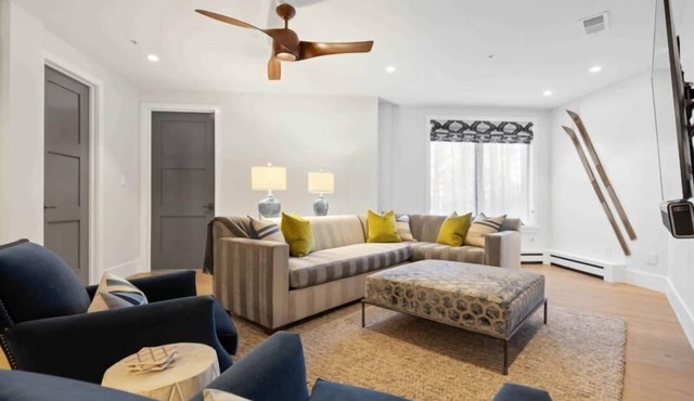 McCoy Peak 104 - 2 Bedroom plus Den Residence
