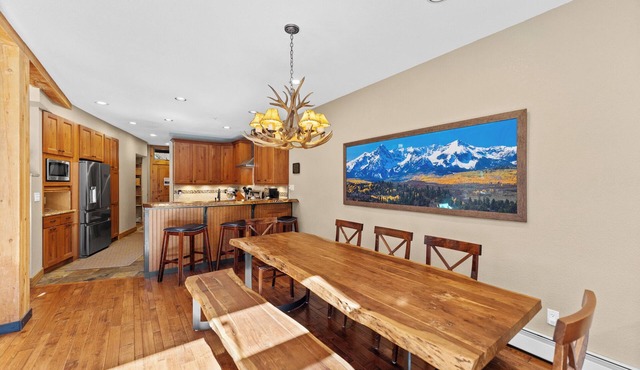 Mins from Resort Shuttle is this Townhome w/Beautiful Views from Private Deck in Keystone