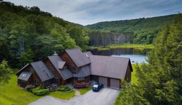 ML03-Lakefront Retreat, Hot Tub, Pets Ok! New A/C!