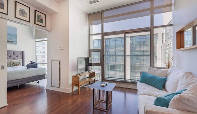 Modern 1BR Waterfront Condo near Downtown