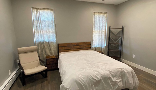 Modern 2-bedroom with WiFi, AC, Heat, near Philadelphia Zoo/Fairmount Park.