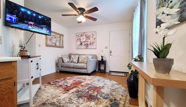 Modern 2BR APT near University & Downtown