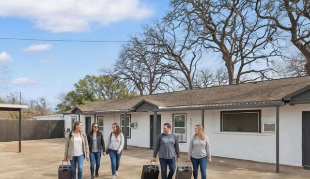 Modern 4BR 2BA Home with Hot Tub-Grill & Huge Yard