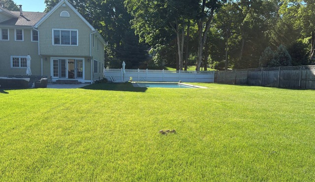 Modern 6-bedroom w/pool, one mile from beach golf in Westporr