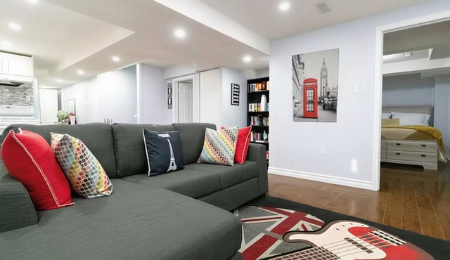 Modern Cozy 2 BR Private Suite,5 Min drive -Creditview & Sandalwood Sports field
