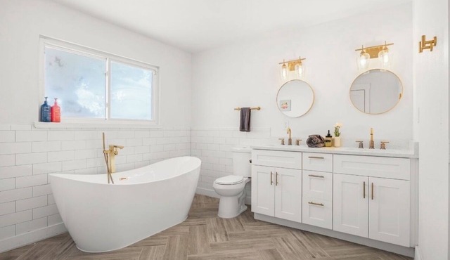 Modern East Austin Gem: Backyard Oasis + soakingtub