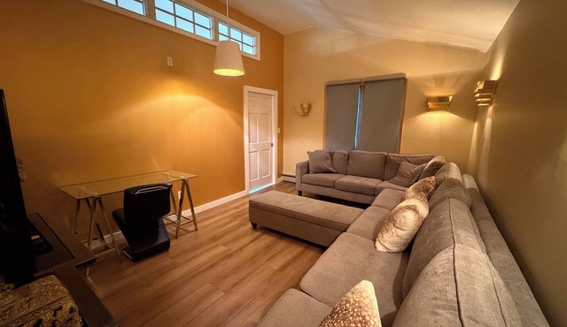 Modern Elmont apartment: Cozy, Quiet, near LIRR, UBS, NYC