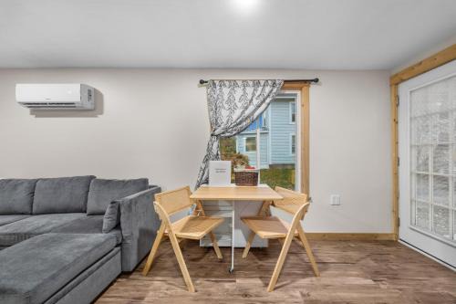 Modern Home with Fast WiFi & Private Patio