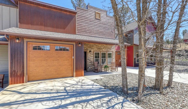 Modern King Condo Near Rapid City and Mt. Rushmore.