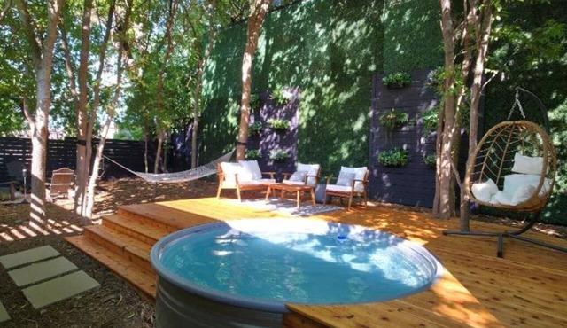 MODERN LUXURY HOME W/FABULOUS SHADED YARD! POOL! 5BR 4.5 BA HOME - SOCO & DT