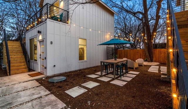 Modern Retreat · Fire Pit · WiFi + TV· Private Patio