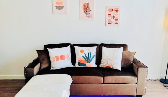 Modern, Spacious 1 bd Apt with Pool, Full Gym & Pet Friendly