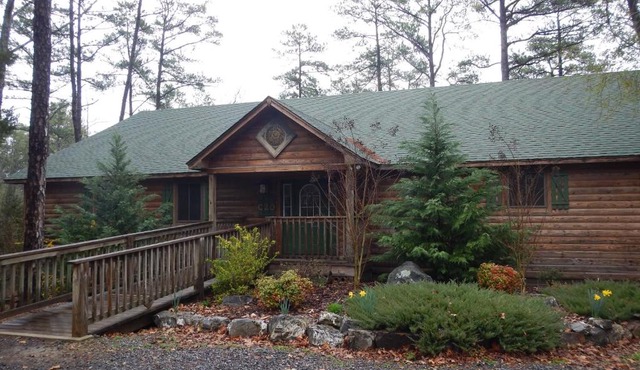 Mountain Harbor three bedroom cabin on the lake