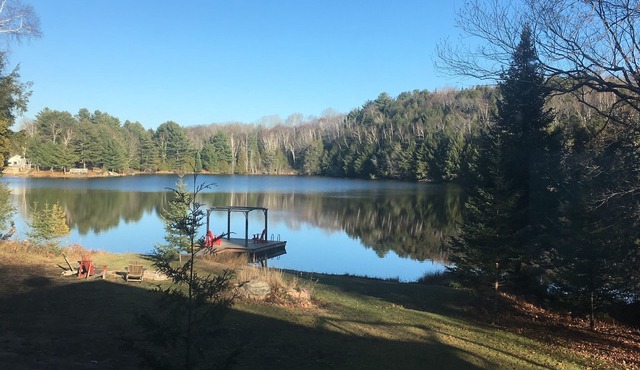 Nature’s Quiet Call – A Peaceful Lakeside Retreat Near Bancroft. in BANCROFT